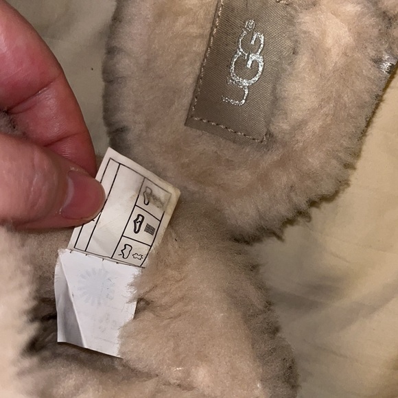 Ugg Aira Sunshine Perf Slippers in Seal, women’s size 6 - Picture 11 of 16